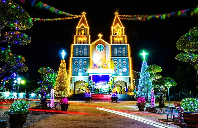 Không gian check-in siêu đẹp vào dịp Noel tại Nhà thờ họ đạo Cà Mau