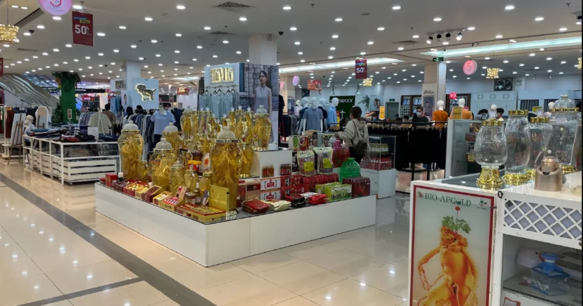 Khu vực mua sắm tại Sense City Cà Mau