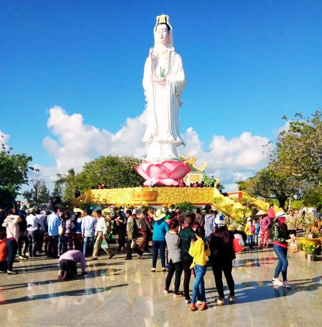 Tượng Phật Quan Âm