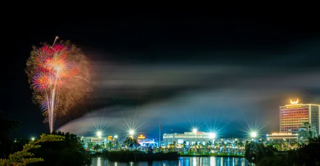 Pháo hoa tại Quảng trường Phan Ngọc Hiển