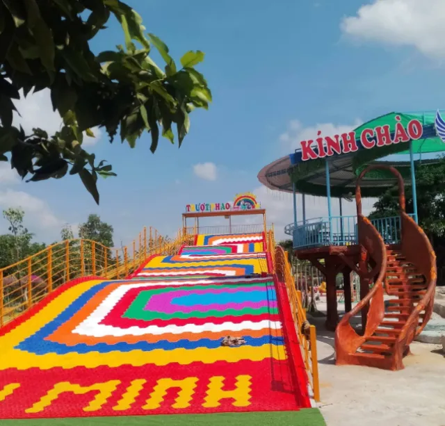 Máng trượt phao cầu vồng