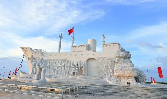 Đôi nét về kiến trúc Tượng đài Chuyến tàu tập kết ra Bắc