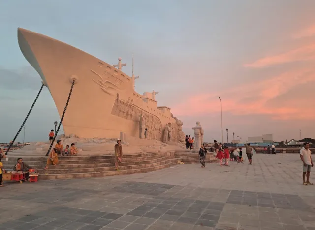 Check-in Tượng đài Chuyến tàu tập kết ra Bắc